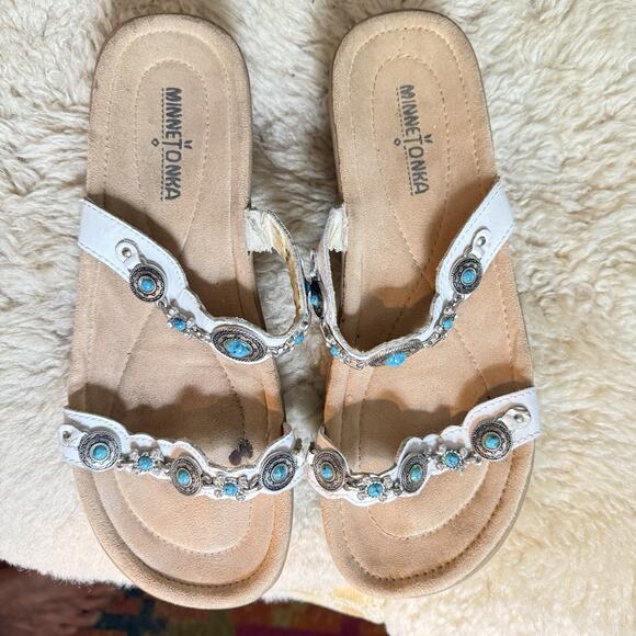 Minnetonka White Leather Boca Slide III Sandals Sz 9 Turquoise Conchos Tribal - Picture 3 of 9